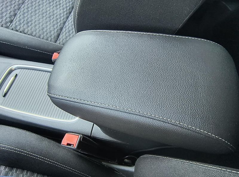 Opel Astra 1.6 CDTI 81KW/NAVI/4XVYHŘ.SEDA - fotka 32 z 60