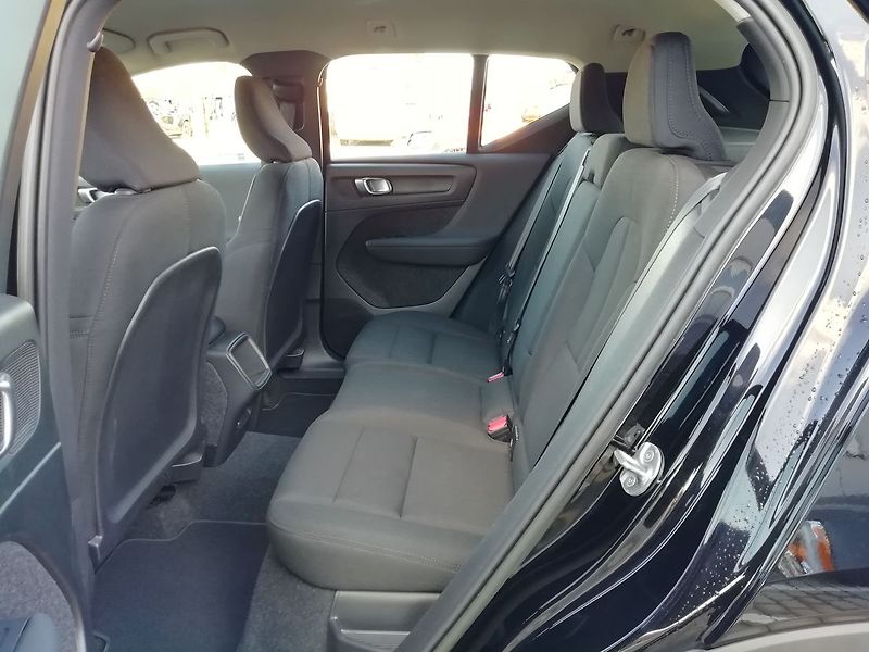 Volvo XC40 T2 1,5 FWD Essential 95 kW - fotka 6 z 18
