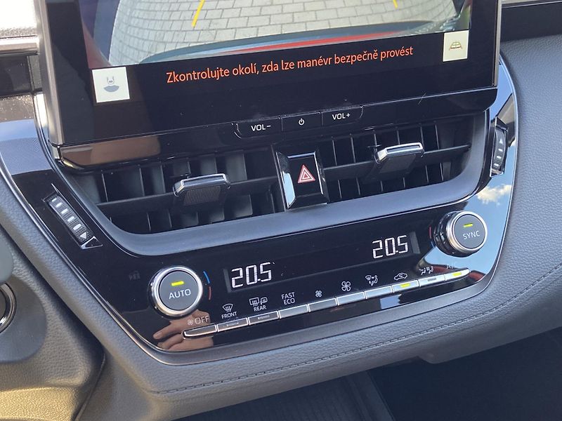 Toyota Corolla Cross 2.0 HSD e-CVT GR-Sport - fotka 19 z 22