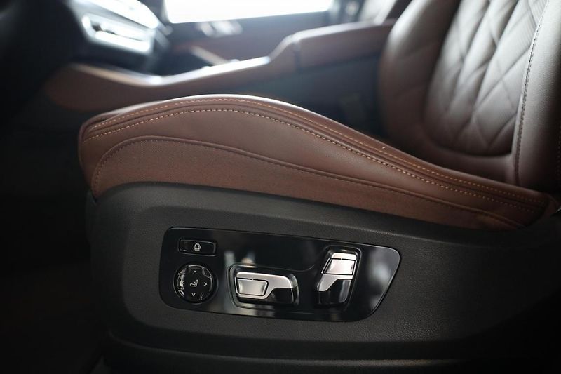 BMW X5 xDrive30d - fotka 27 z 33