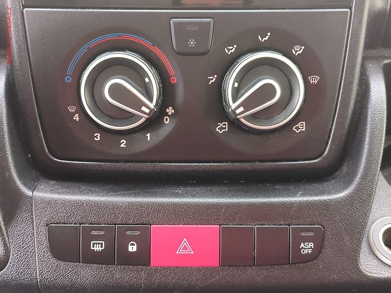Citroën Jumper (2018) 2.0HDi L2H2, AC - fotka 14 z 19
