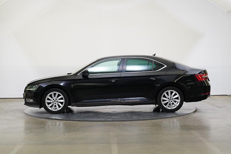 Škoda Superb - fotka 3 z 25