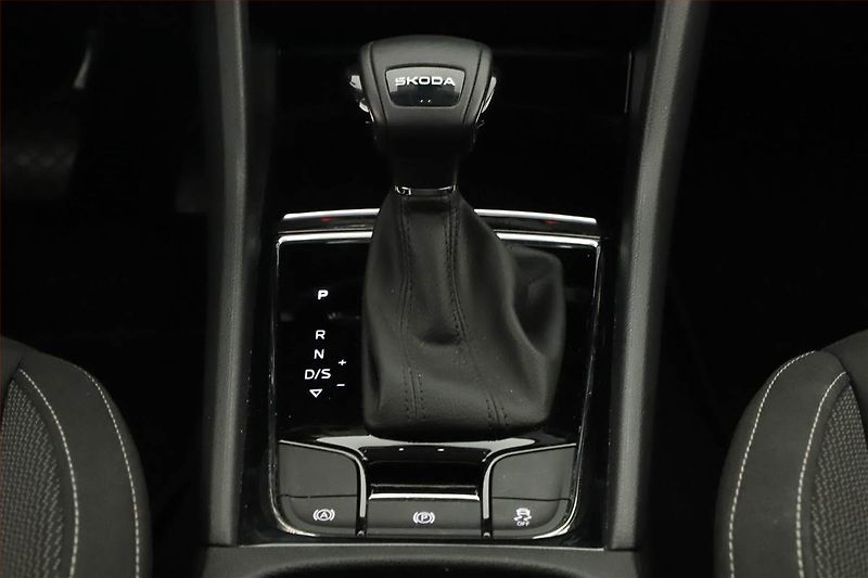 Škoda Karoq (2025) 2.0 TDI, Drive, FullLed - fotka 10 z 15