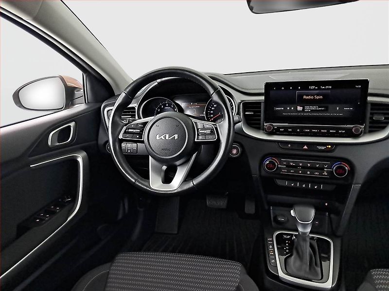 Kia Ceed (2023) 1.5 T-GDI - fotka 7 z 18