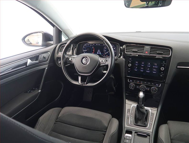 Volkswagen Golf (2018) 1.5 TSI, Automat, Serv.kniha - fotka 7 z 21