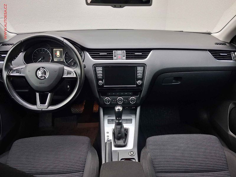 Škoda Octavia (2015) 1.6 TDi, Sport, DSG - fotka 8 z 17