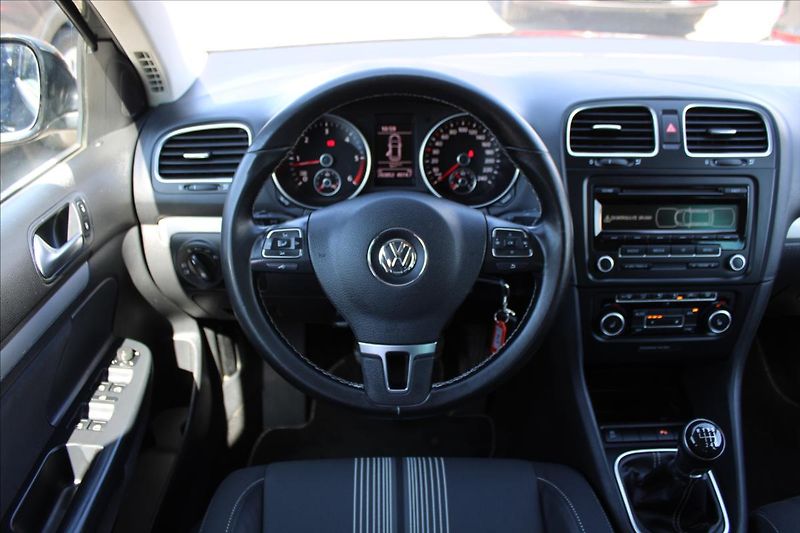 Volkswagen Golf 2,0 TDI  TAŽNÉ,SERVIS,MATCH - fotka 10 z 38