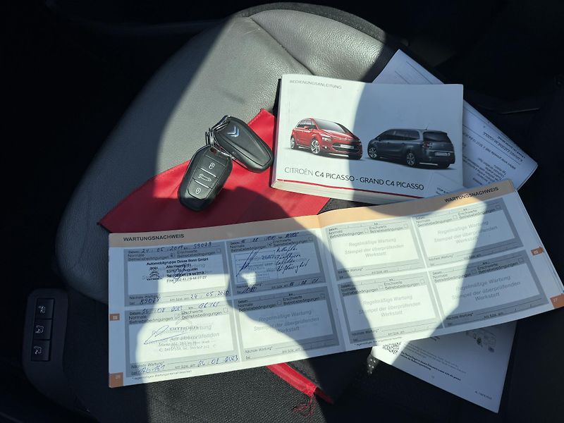 Citroën C4 Picasso 1,6i 121kW EXCLUSIVE - fotka 17 z 23
