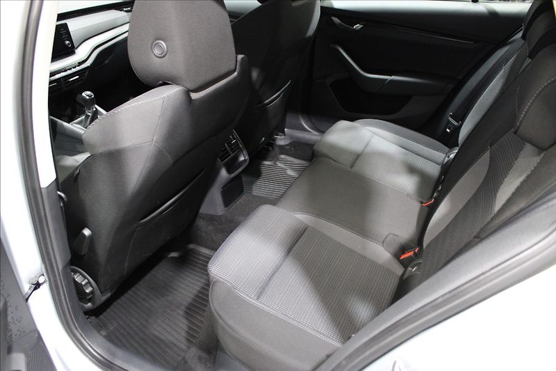 Škoda Octavia 2,0 TDI Ambition 1.majitel CZ - fotka 13 z 32