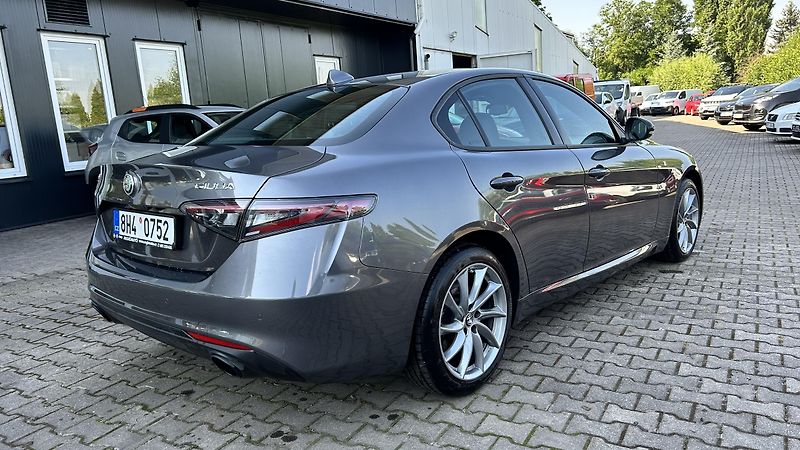 Alfa Romeo Giulia 2.0i 280k Ti  - fotka 6 z 14