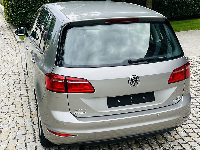 Volkswagen Golf Sportsvan 1.6TDI MANUÁL SENZORY TEMPOMAT - fotka 16 z 40