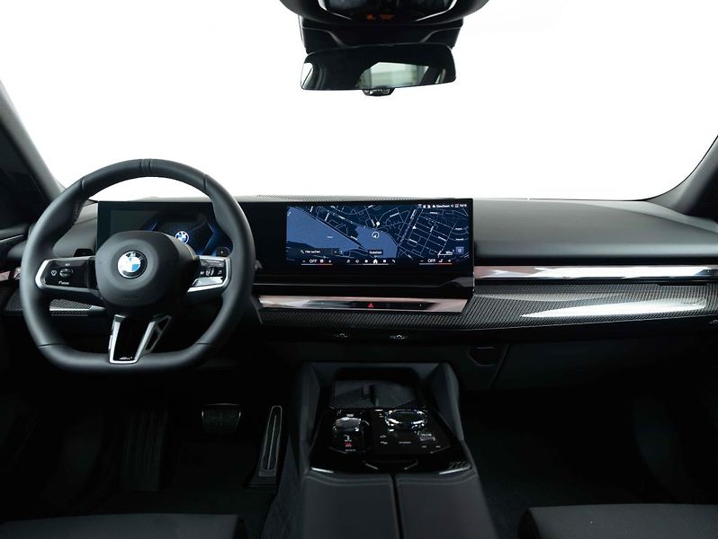 BMW Řada 5 540d xDrive Touring - fotka 19 z 20