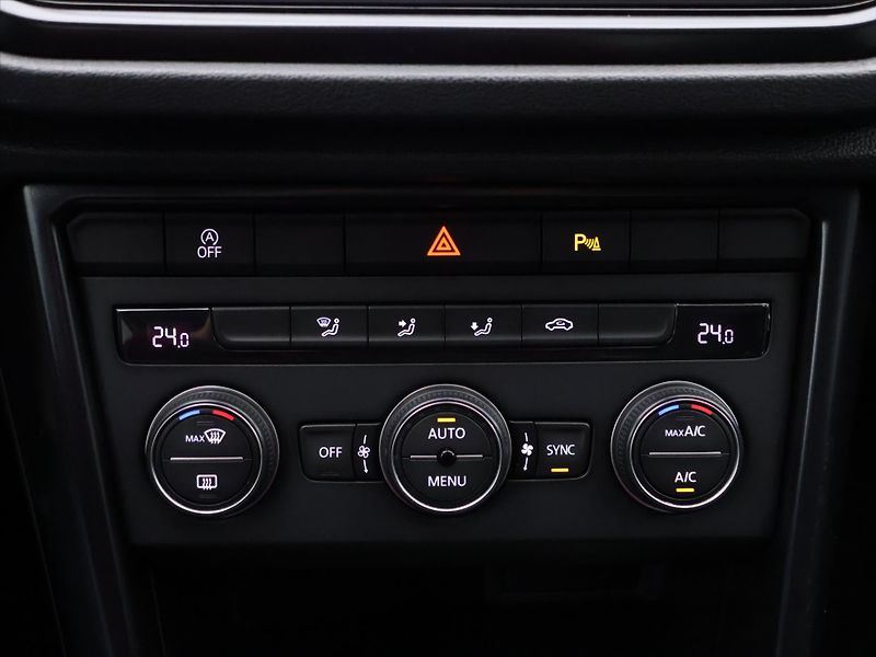 Volkswagen T-Roc 1,0 TSI 85kW Aut.klima CZ - fotka 24 z 34