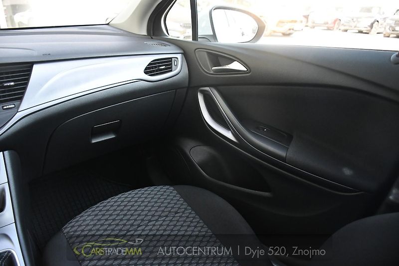 Opel Astra 1.6CDTi CARPLY NAVI - fotka 22 z 40