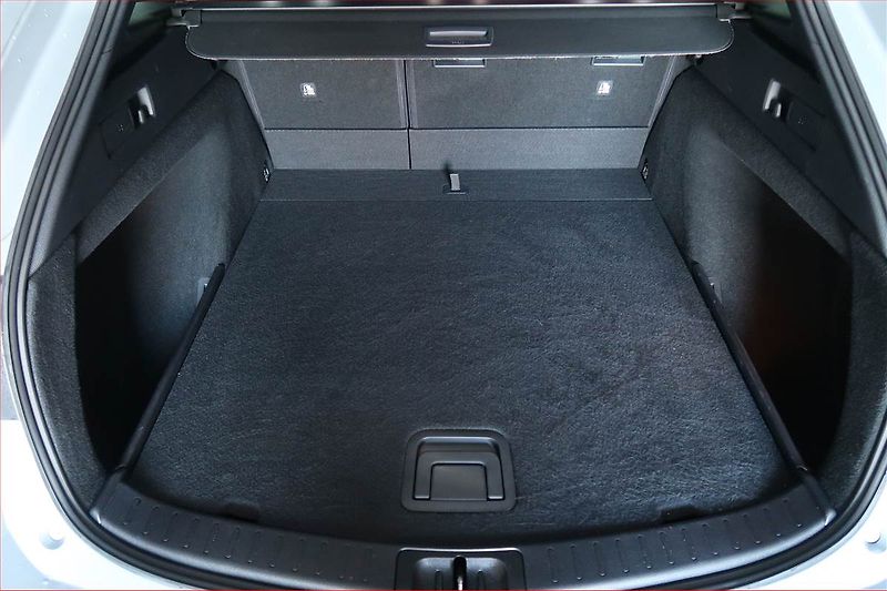 Toyota Corolla (2021) 1.8 Hybrid - fotka 14 z 20