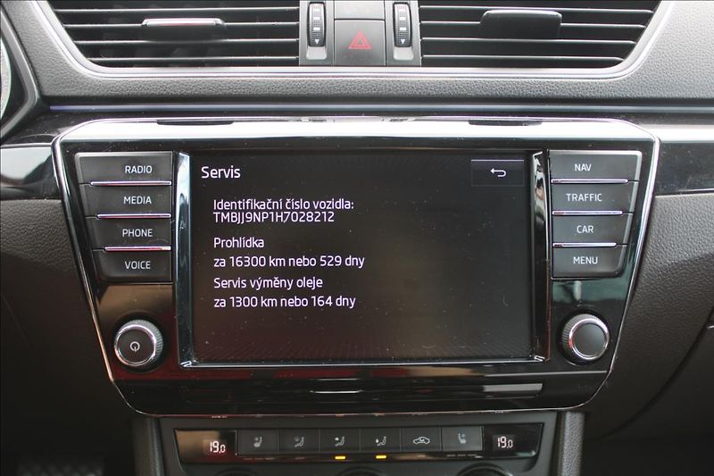 Škoda Superb 2,0 TDi  L&K, 140KW, DSG, ČR - fotka 32 z 46