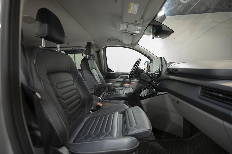 Ford Tourneo Custom 2.0 EcoBlue 125 kW 4x4 - fotka 17 z 53