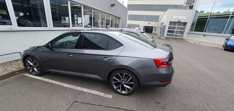 Škoda Superb (2022) SportLine - fotka 5 z 14