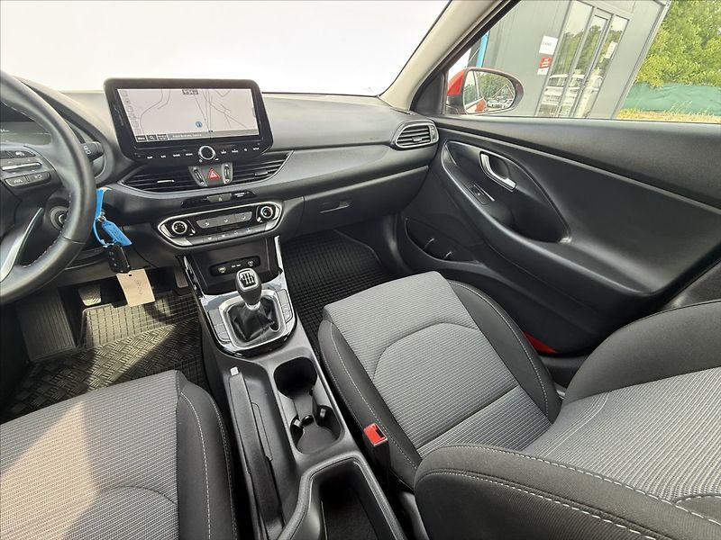 Hyundai i30 1,5 CVVT 71kW Comfort - fotka 19 z 24