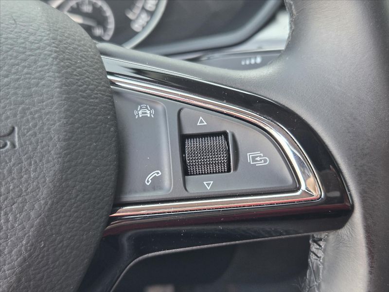 Škoda Superb 2,0 TDi DSG Style Plus DPH ČR - fotka 16 z 25