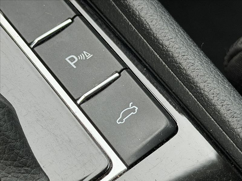 Škoda Superb 2,0 140kW DSG NAVI EL.KUFR - fotka 22 z 34