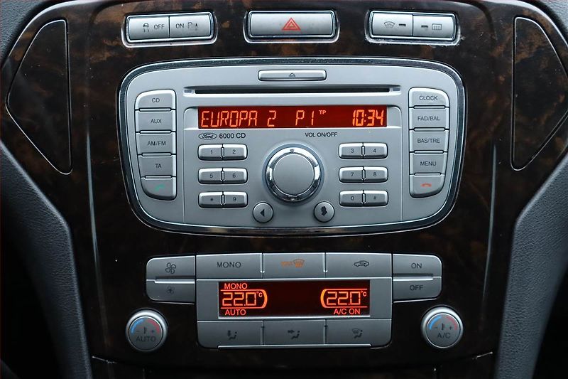 Ford Mondeo (2009) 1.8 TDCi, servisované - fotka 12 z 19