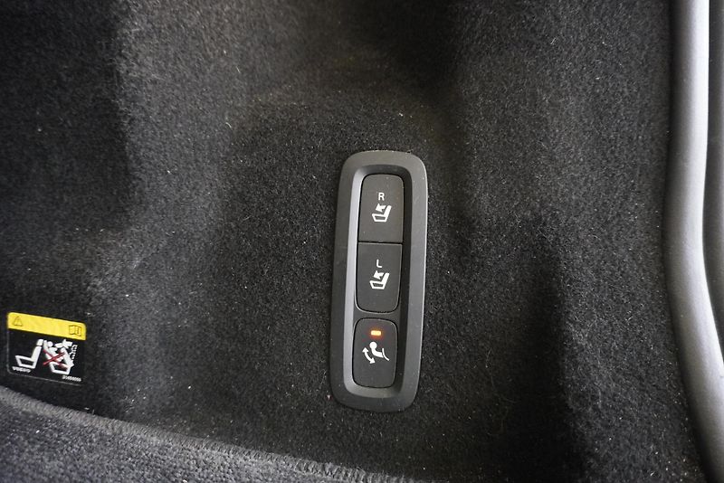 Volvo XC60  2,0 T8 TWIN ENGINE 4WD AUT. - fotka 12 z 33