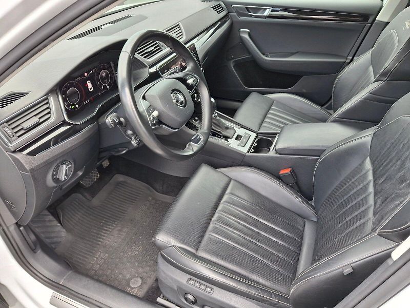 Škoda Superb (2021) Combi L&K DSG 4x4 2,0TDi 147kW - fotka 6 z 35