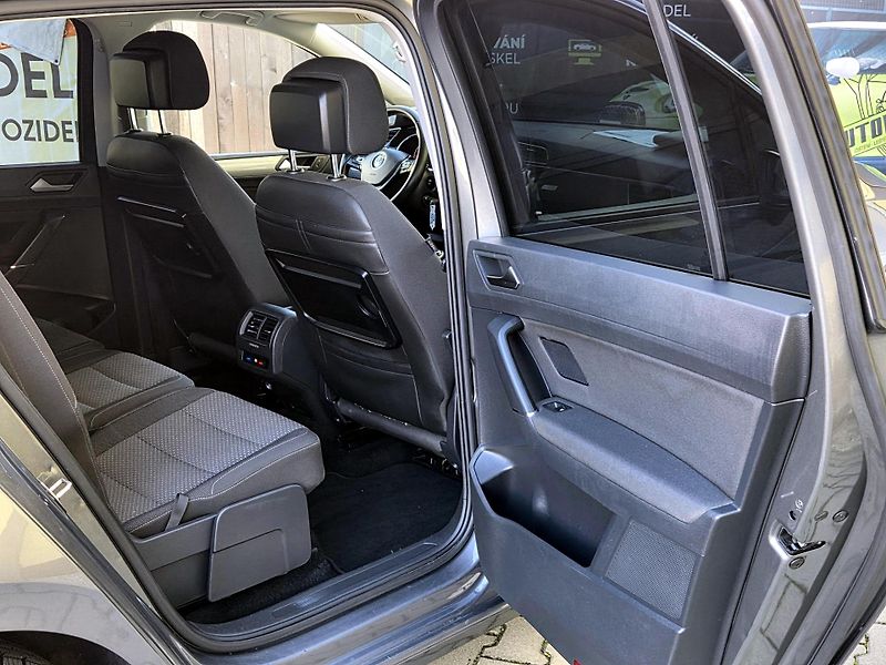 Volkswagen Touran 1,2TSi, 7míst, CEBIA   - fotka 21 z 44