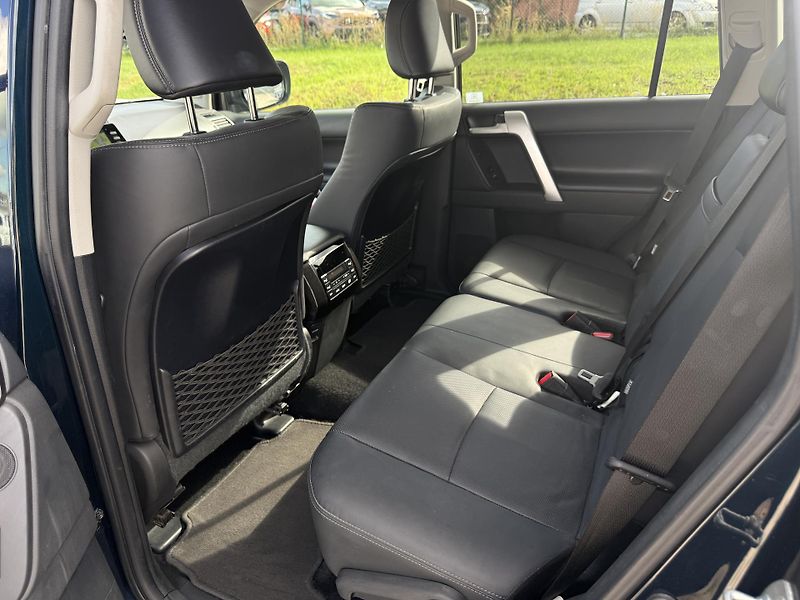 Toyota Land Cruiser 2.8 D-4D AT AWD 150kW Executiv - fotka 11 z 25