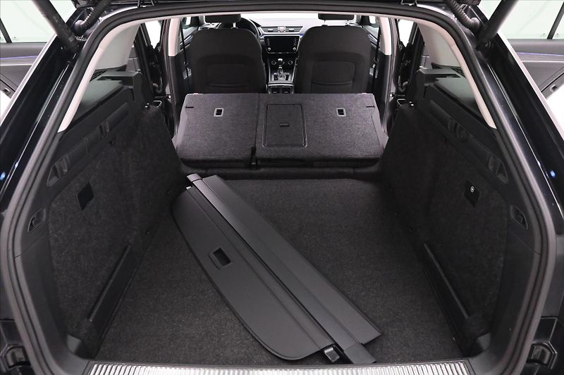 Škoda Superb 2,0 TDI 110 kW DSG Style Záruk - fotka 11 z 32