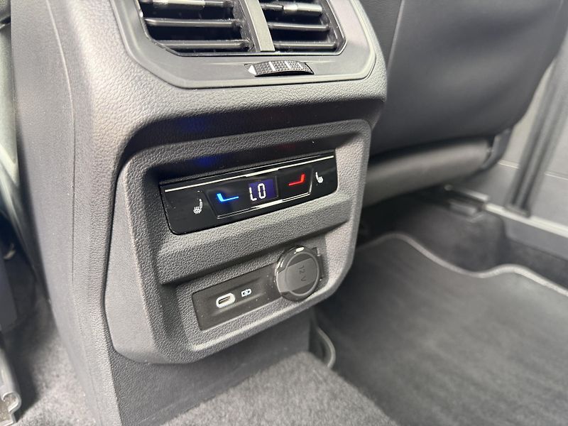 Volkswagen Tiguan Allspace R-Line 2,0 TDi/110kW 4x4 DSG  - fotka 65 z 106