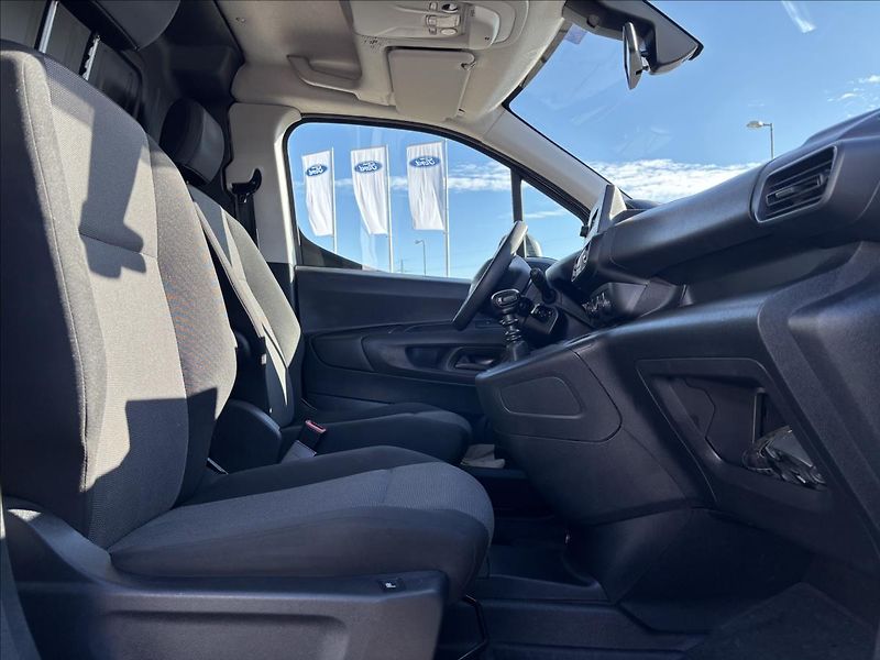 Peugeot Partner 1,2 Puretech 81kW Active L1 - fotka 14 z 33