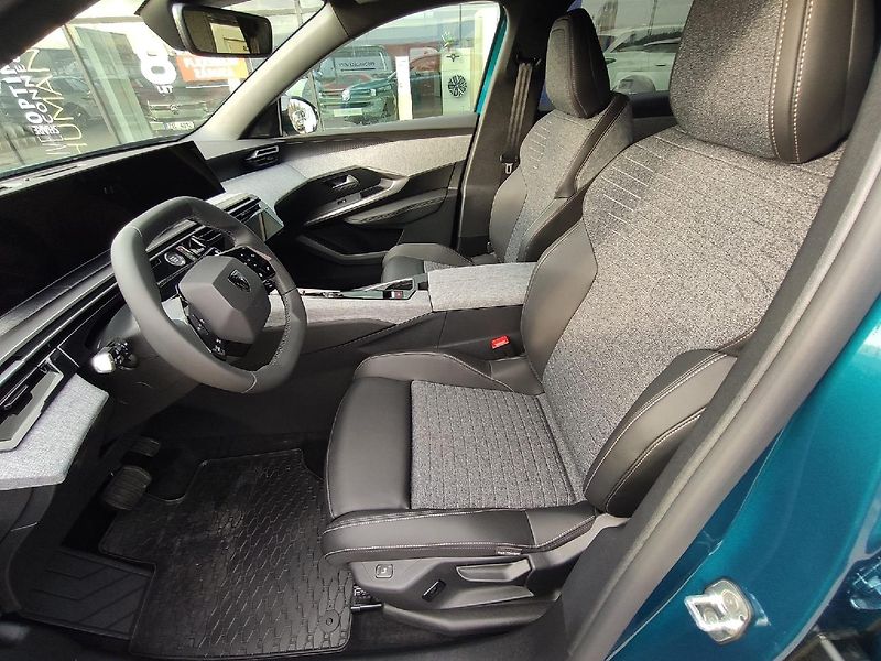 Peugeot 3008 (2026) BUSINESS 1.2 145k celoročky - fotka 31 z 33
