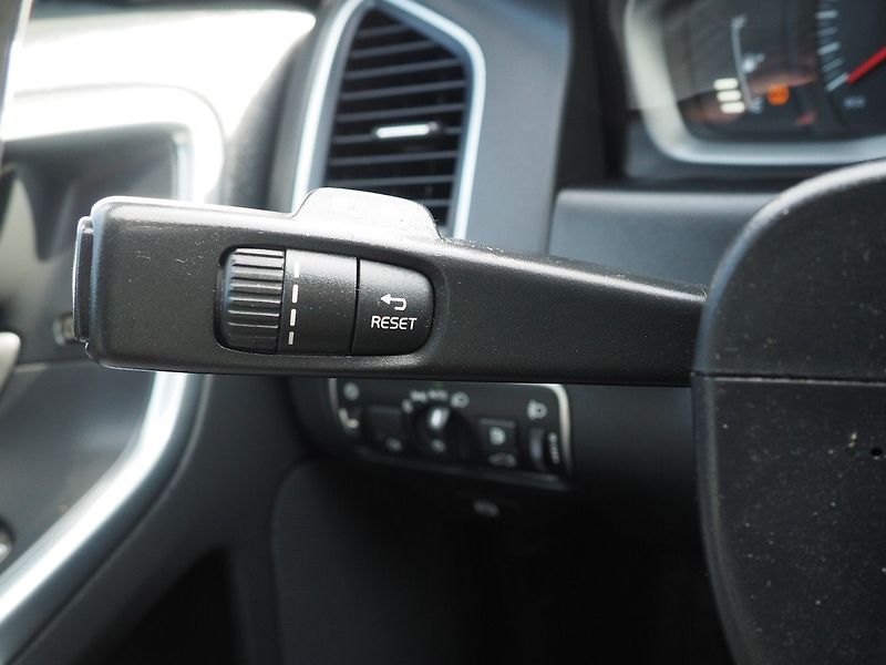 Volvo XC60 (2015) 2.4D D4 AWD - fotka 23 z 34