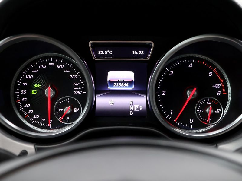 Mercedes-Benz GLE 3,0 350d 227kW AMG H&K LED CZ - fotka 21 z 48