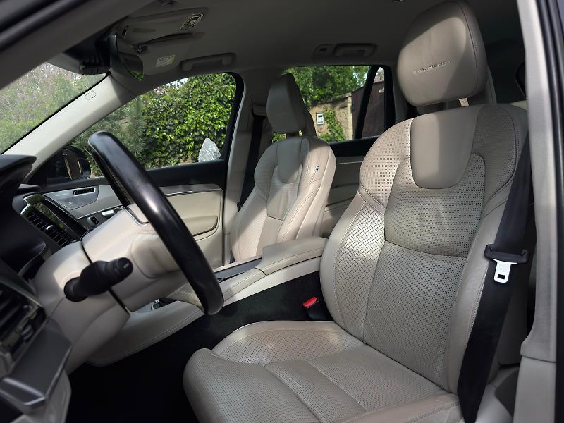Volvo XC90 D5 ČR DPH 4X4 AUTOMAT TAŽNÉ  - fotka 14 z 24
