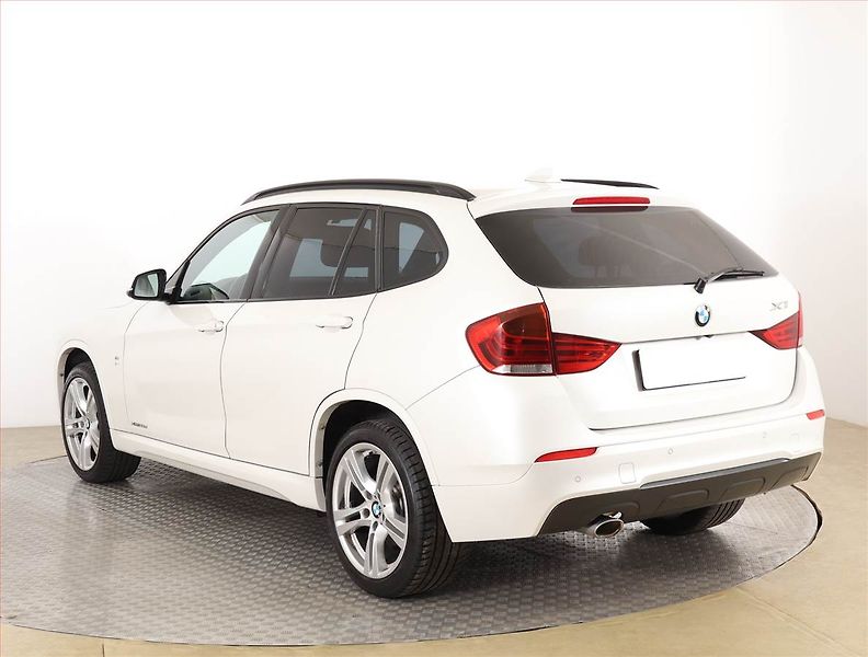 BMW X1 (2014) M Sport sDrive20d, 4X4 - fotka 4 z 19