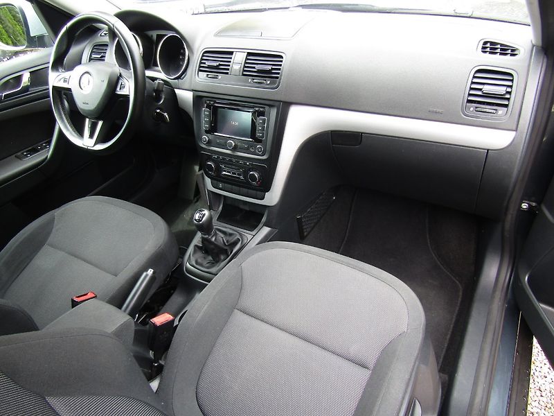 Škoda Yeti (2014) 1.2 TSI NAVI CAR-PASS - fotka 14 z 37