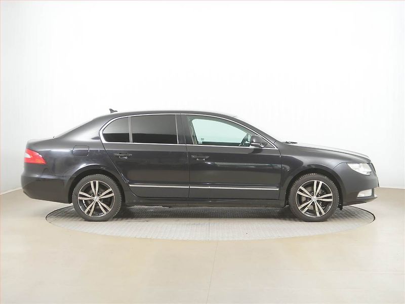 Škoda Superb (2011) 2.0 TDI, Automat, Xenony - fotka 6 z 18