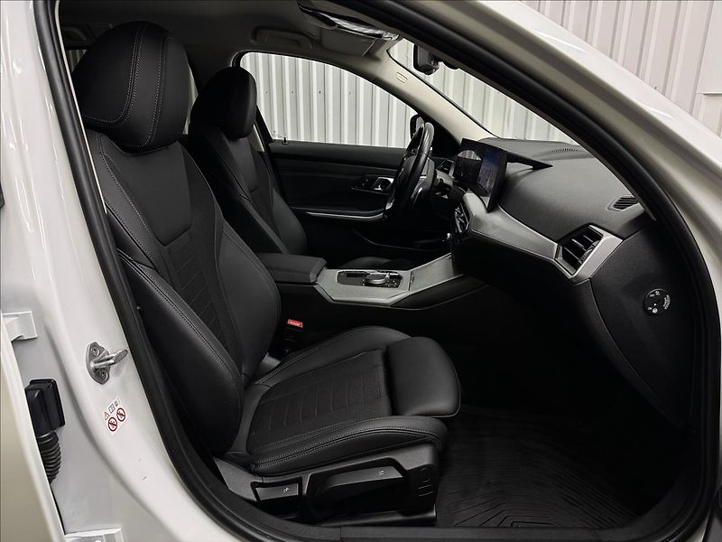 BMW Řada 3 330E 215kW XDRIVE TAŽNÉ 2XALU - fotka 46 z 50