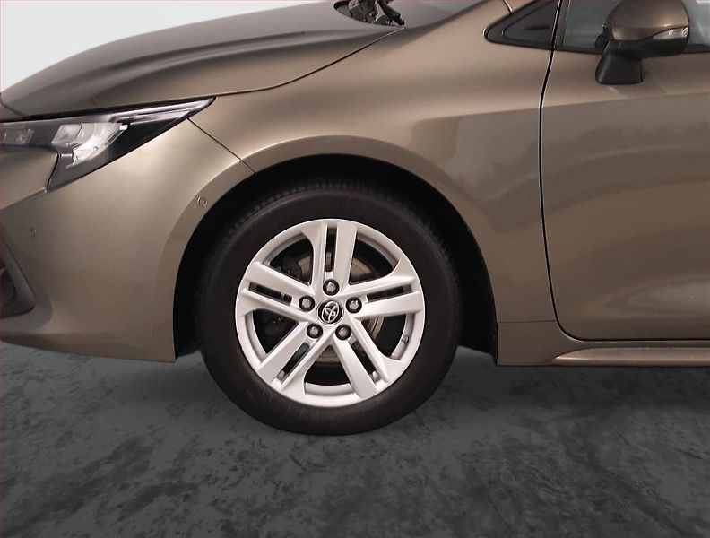 Toyota Corolla (2023) 1.8 Hybrid - fotka 15 z 20