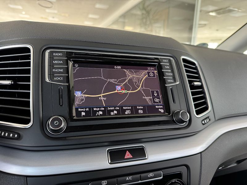 Volkswagen Sharan 2,0TDI 110kW*DSG*Tažné*DPH - fotka 23 z 40