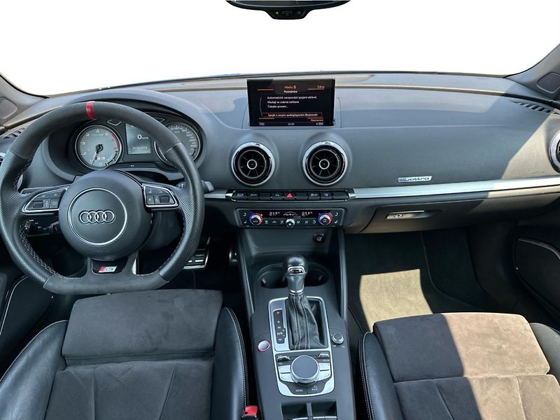 Audi S3 Cabrio 2.0 TFSI 221kW Quattro - fotka 10 z 23