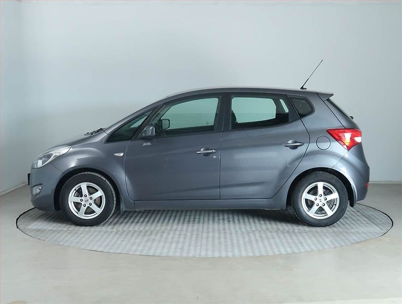 Hyundai ix20 (2016) 1.6 CVVT, Park. senzory - fotka 3 z 14