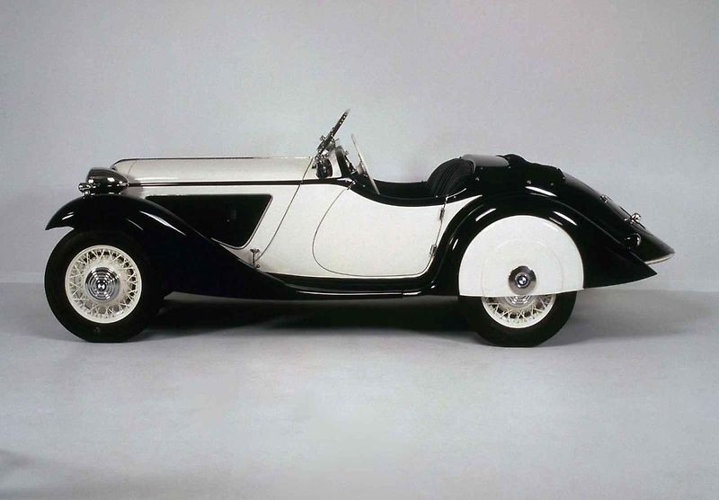 BMW 315 roadster vycházel technicky z modelu 303
