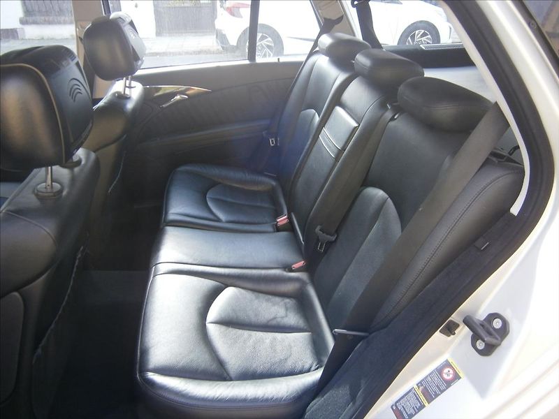 Mercedes-Benz Třídy E 3,0 CDI 320 4-MATIC 7 MÍST - fotka 8 z 15
