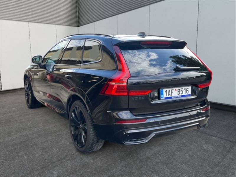 Volvo XC60 2,0 B5 AWD Plus Black Ed. AT - fotka 4 z 11