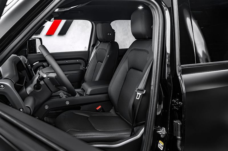 Land Rover Defender SE X-Dynamic,V6 D200, Meridian - fotka 13 z 21