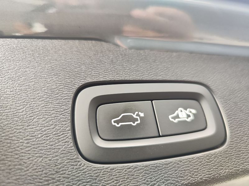 Volvo V60 B4 2.0/145kW 1.majitel 4x4 - fotka 11 z 36